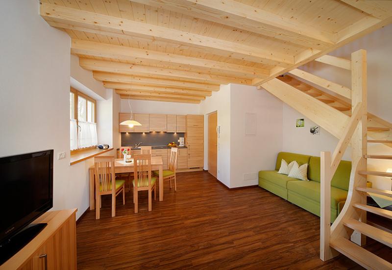 cucina abitabile con divano letto − appartamento S. Pietro