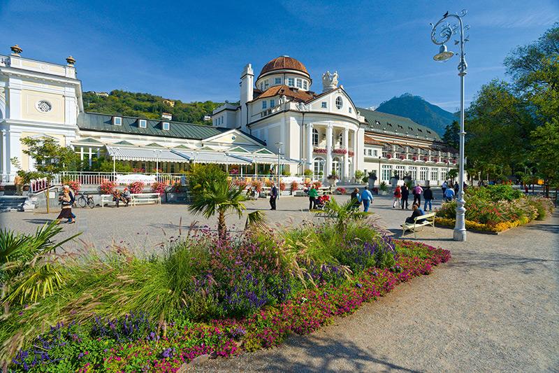 Meraner Kurhaus auf der Passerpromenade