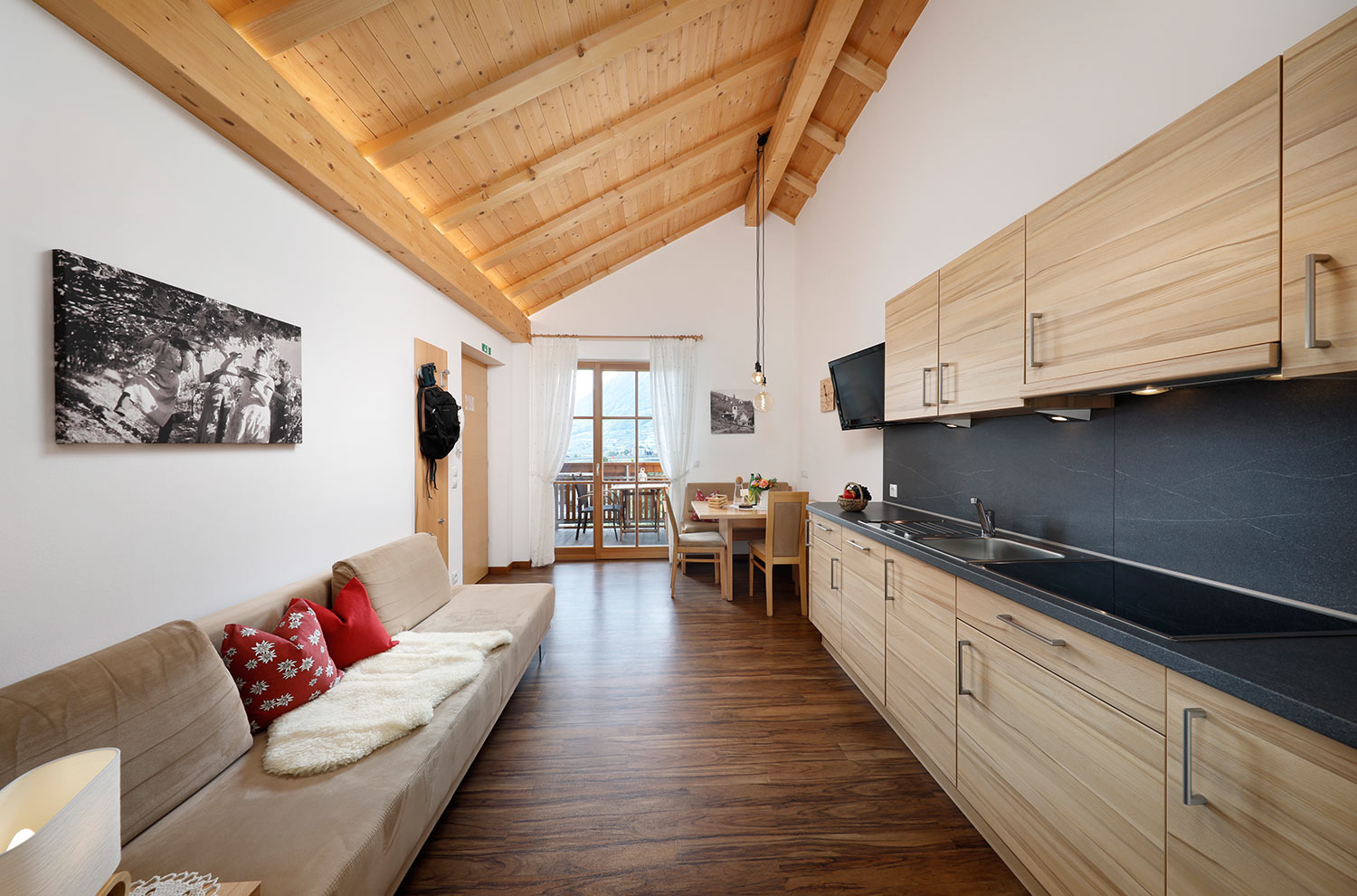 living room/kitchen with balcony